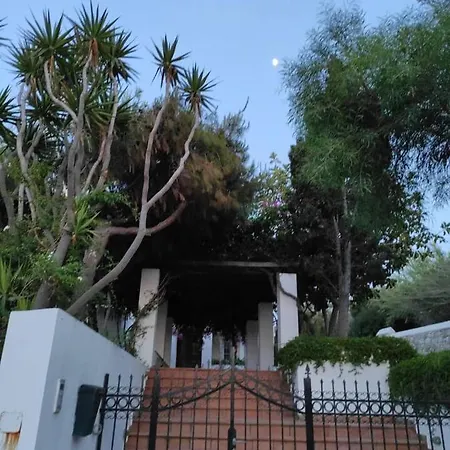Lovely Villa With Garden Parking In Syros Greece * Rozia